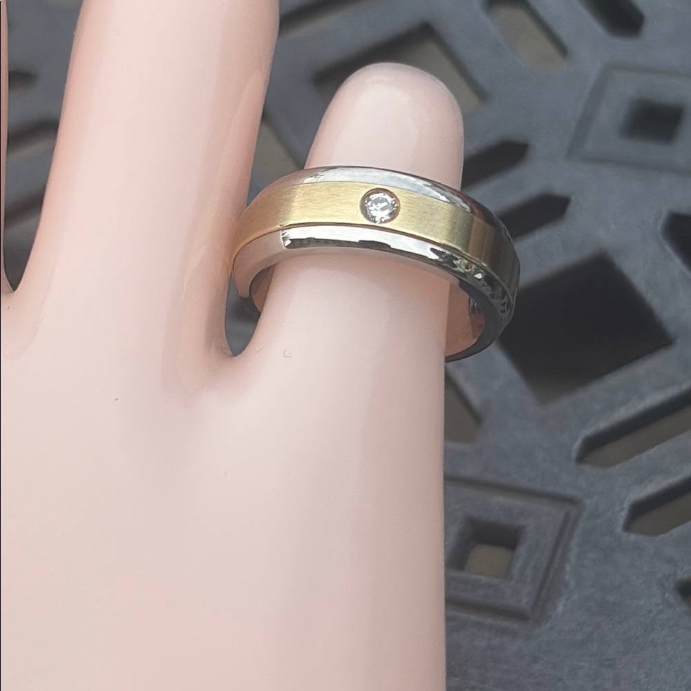 Solid 10kt Gold Stainless Steel 1/10ct Diamond Solitaire Ring Wedding Band Size5 - Picture 2 of 10